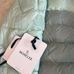 NWT Moncler Sylvans Giubbotto Women’s Coat. Size 2 (US Women’s Medium).